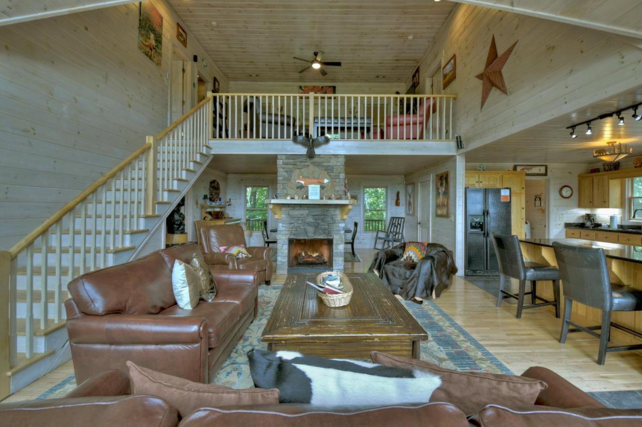 Morganton Champagne Chalet - Cuddleup 빌라 외부 사진