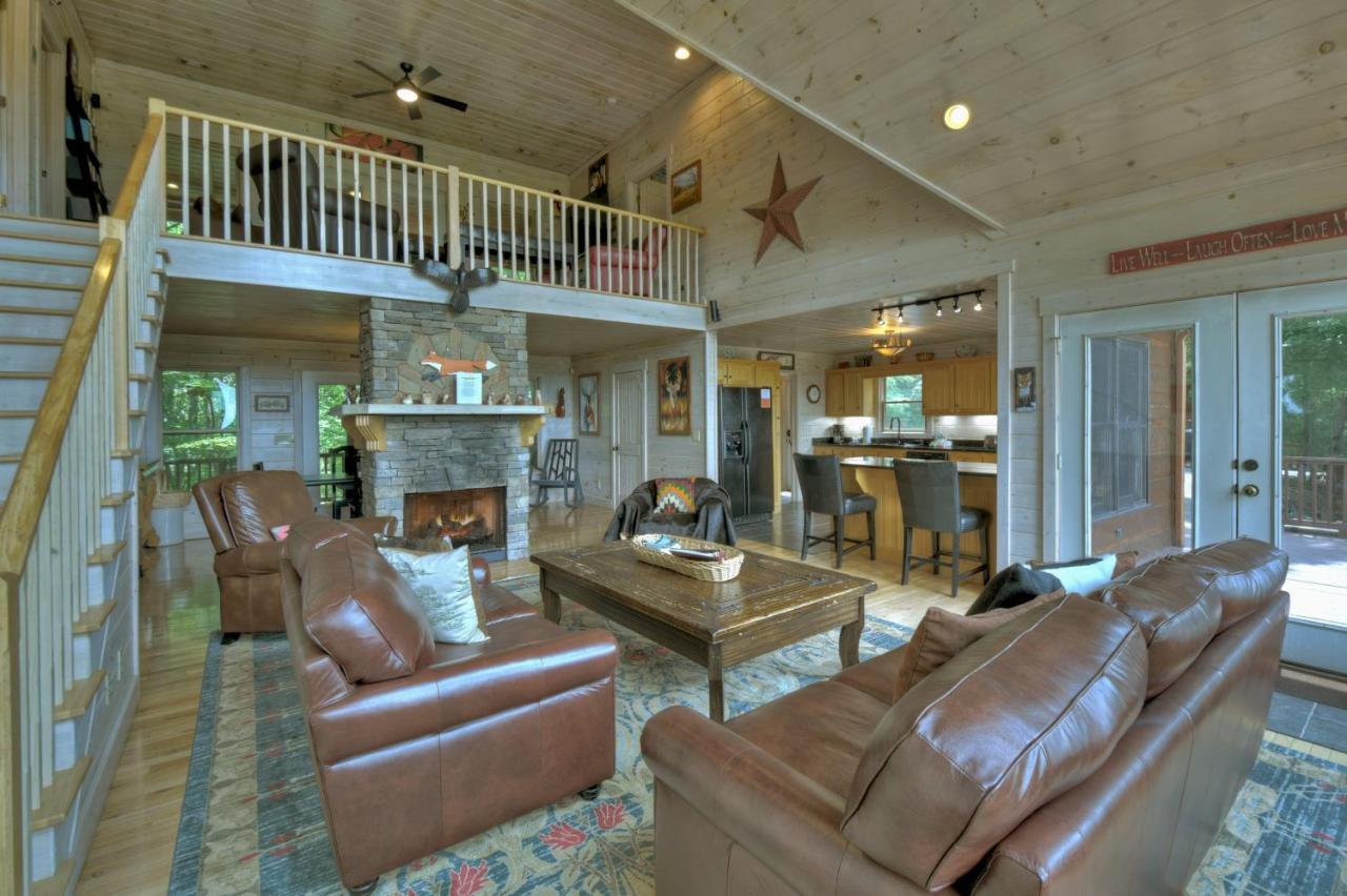 Morganton Champagne Chalet - Cuddleup 빌라 외부 사진