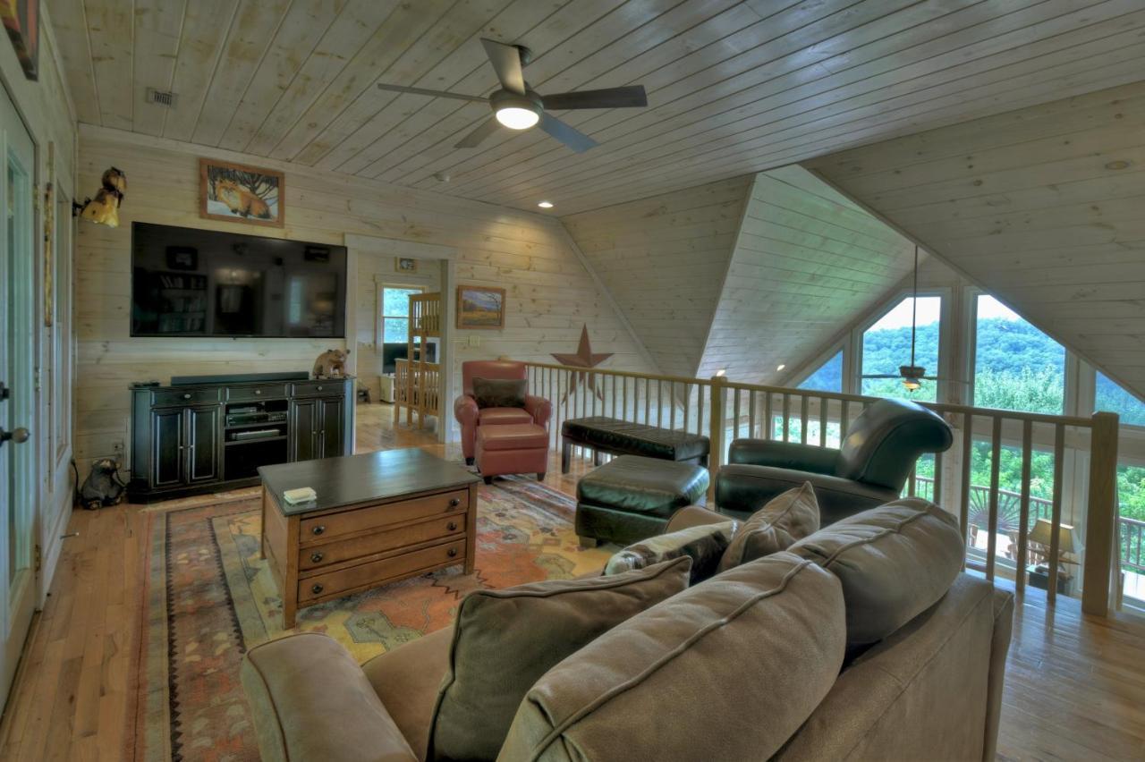 Morganton Champagne Chalet - Cuddleup 빌라 외부 사진