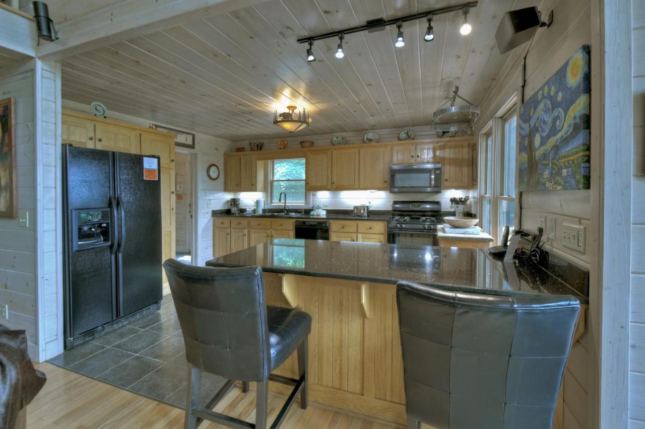 Morganton Champagne Chalet - Cuddleup 빌라 외부 사진
