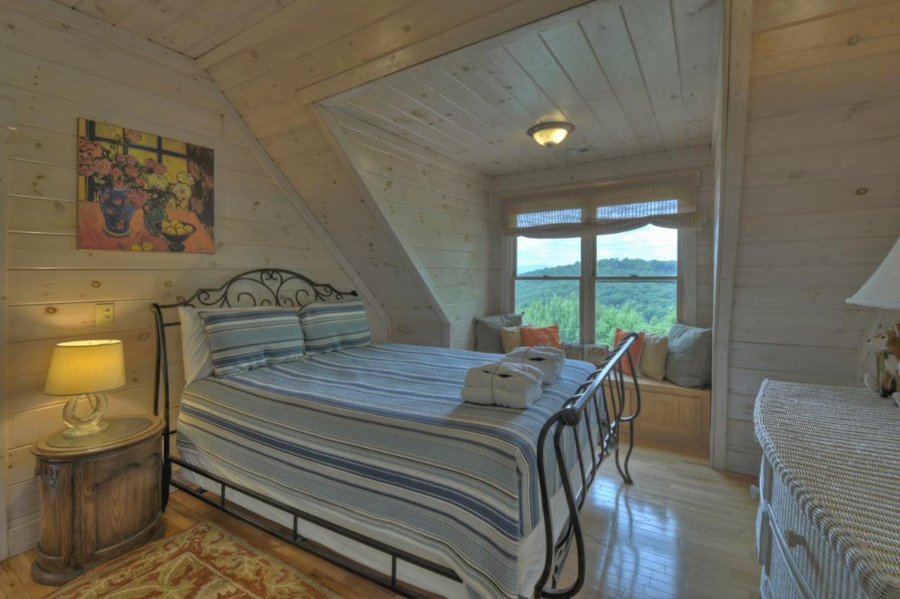 Morganton Champagne Chalet - Cuddleup 빌라 외부 사진